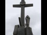 [Cliquez pour agrandir : 50 Kio] Arcachon - Monument sur le port.