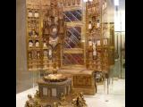 [Cliquez pour agrandir : 124 Kio] Burgos - La cathédrale : ostensoir et objets liturgiques.