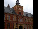 [Cliquez pour agrandir : 76 Kio] Lille - L'hospice comtesse : bâtiment vu de la cour intérieure.