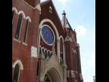 [Cliquez pour agrandir : 84 Kio] Dallas - The cathedral of Our Lady of Guadalupe: front view.