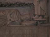 [Cliquez pour agrandir : 53 Kio] Saint-Denis - La basilique : le tombeau de Dagobert : le gisant.