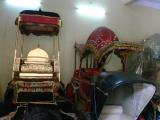 [Cliquez pour agrandir : 117 Kio] Jaipur - Le palais de la cité : carosses.