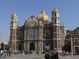 [Cliquez pour agrandir : 130 Kio] Mexico - La basilique ancienne Notre-Dame-de-Guadalupe : vue générale.