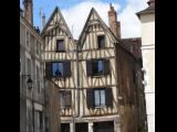 [Cliquez pour agrandir : 99 Kio] Auxerre - La place Saint-Nicolas : maisons.