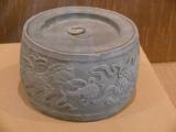 [Cliquez pour agrandir : 66 Kio] Suzhou - Le musée : boîte à criquet de la dynastie Ming (1426-1436).