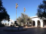 [Cliquez pour agrandir : 100 Kio] Tucson - Mission San Xavier: the patio.