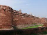 [Cliquez pour agrandir : 104 Kio] Agra - Le fort : les remparts.