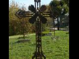 [Cliquez pour agrandir : 161 Kio] Yèvre-le-Châtel - L'église Saint-Lubin : croix du cimetière.