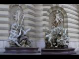 [Cliquez pour agrandir : 68 Kio] Autriche : Vienne - La place Saint-Michel : Les deux fontaines.