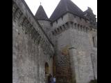 [Cliquez pour agrandir : 95 Kio] Dordogne - Le château de Biron : l'entrée du château.