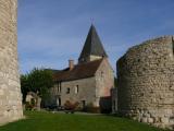 [Cliquez pour agrandir : 95 Kio] Yèvre-le-Châtel - Le château et l'église Saint-Gault.