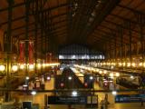 [Cliquez pour agrandir : 107 Kio] Paris - La Gare du Nord : l'intérieur, de nuit.