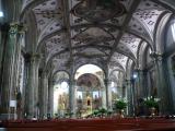 [Cliquez pour agrandir : 176 Kio] Mexico - L'église Saint-Jean-Baptiste : la nef.