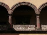 [Cliquez pour agrandir : 100 Kio] Mexico - L'église Saint-Bernardin-de-Sienne : le cloître : détail.