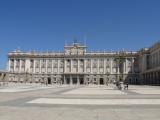 [Cliquez pour agrandir : 76 Kio] Madrid - Le Palais Royal : la façade de la cour intérieure : vue générale.