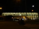 [Cliquez pour agrandir : 53 Kio] Lille - La station de métro « Quatre Cantons », de nuit.