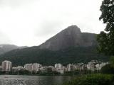 [Cliquez pour agrandir : 74 Kio] Rio de Janeiro - La lagune : vue générale et Corcovado.