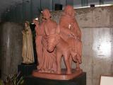 [Cliquez pour agrandir : 84 Kio] Rio de Janeiro - L'église de la Résurrection : statue de la Sainte Famille.