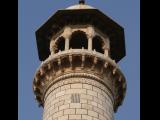 [Cliquez pour agrandir : 95 Kio] Agra - Le Taj Mahal : un des minarets : détail.