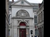 [Cliquez pour agrandir : 89 Kio] Douai - L'ancien palais de justice : l'entrée.