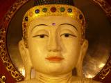 [Cliquez pour agrandir : 86 Kio] Shanghai - Le temple de Jing'An : statue du Bouddha : détail du visage.