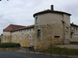 [Cliquez pour agrandir : 76 Kio] Bayonne - Le château vieux : vue générale.