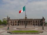 [Cliquez pour agrandir : 67 Kio] Monterrey - La Plaza Hidalgo : l'ancien hôtel de ville.