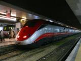 [Cliquez pour agrandir : 84 Kio] Rome - Train en gare de Roma Termini.