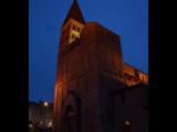 [Cliquez pour agrandir : 44 Kio] Tournus - L'abbaye Saint-Philibert, de nuit.