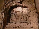 [Cliquez pour agrandir : 109 Kio] Burgos - La cathédrale : tombeau avec un bas-relief de la Nativité.