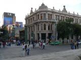 [Cliquez pour agrandir : 95 Kio] Monterrey - La Plaza Hidalgo : l'ancienne banque marchande.