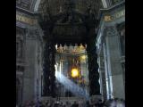 [Cliquez pour agrandir : 98 Kio] Vatican - La basilique Saint-Pierre : le baldaquin et la chaire de Saint Pierre.