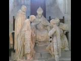 [Cliquez pour agrandir : 80 Kio] Noyon - La cathédrale : ensemble de statues représentant la réhabilitation de Jeanne d'Arc.