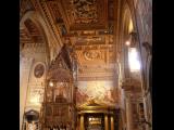 [Cliquez pour agrandir : 136 Kio] Rome - La basilique Saint-Jean-de-Latran : la croisée du transept et le baldaquin.