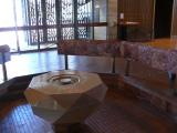 [Cliquez pour agrandir : 90 Kio] San Francisco - Our Lady of the Assumption's cathedral: the baptismal font.