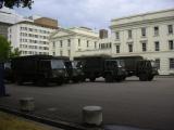 [Cliquez pour agrandir : 78 Kio] London - Outside the Guards Museum.