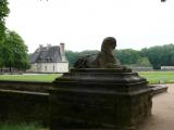 [Cliquez pour agrandir : 70 Kio] Chenonceau - Les jardins : l'entrée de la cour d'honneur.