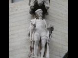 [Cliquez pour agrandir : 76 Kio] Bruxelles - La Grand-Place : statue.