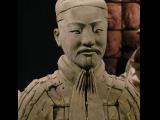 [Cliquez pour agrandir : 83 Kio] Xi'an - Le musée de l'histoire du Shaanxi : soldat de terre cuite du mausolée de l'empereur Qin.