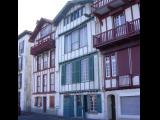 [Cliquez pour agrandir : 91 Kio] Ciboure - Maisons basques.