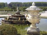 [Cliquez pour agrandir : 113 Kio] Versailles - Un des bassins des jardins.
