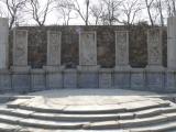 [Cliquez pour agrandir : 108 Kio] Pékin - Parc Yuanmingyuan : ruines du bâtiment européen Guanshuifa de l'ancien palais d'été.