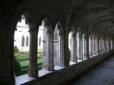 [Cliquez pour agrandir : 80 Kio] Saint-Jean-de-Maurienne - La cathédrale Saint-Jean-Baptiste : le cloître.