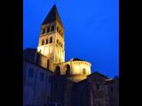 [Cliquez pour agrandir : 56 Kio] Tournus - L'abbaye Saint-Philibert, de nuit.