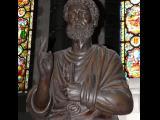 [Cliquez pour agrandir : 109 Kio] Lille - La cathédrale Notre Dame de la Treille : la statue de Saint Pierre.