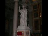 [Cliquez pour agrandir : 63 Kio] Rome - La basilique Saint-Paul-Hors-les-Murs : le chœur : statue de Saint Pierre.