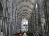 [Cliquez pour agrandir : 93 Kio] Vézelay - La basilique Sainte-Marie-Madeleine : la nef.