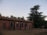 [Cliquez pour agrandir : 67 Kio] Patagonia - Santa Teresa's church: side view.