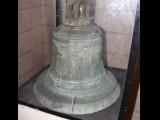 [Cliquez pour agrandir : 76 Kio] Tucson - Saint Augustine cathedral: the narthex: old bell.