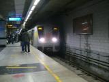 [Cliquez pour agrandir : 107 Kio] Delhi - Le métro, bondé.